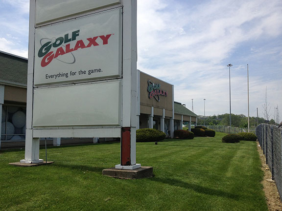 Storefront of Golf Galaxy store in Akron, OH